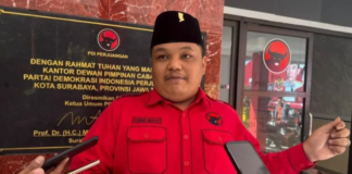 Profil Achmad Hidayat, kader PDIP Surabaya yang dipecat DPP PDIP. Simak pendidikan, karier politik, kontroversi 2025 hingga pertemuannya dengan Jokowi.