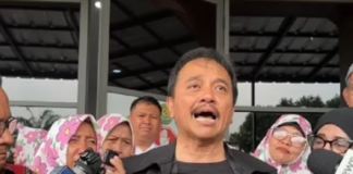 Roy Suryo Didakwa Cemarkan Nama Baik Jokowi soal Ijazah Palsu, Ini Uraian Jaksa Roy Suryo menjalani sidang perdana perkara dugaan pencemaran nama baik terkait tudingan ijazah palsu Jokowi di PN Jakarta Timur, Kamis (17/9/2026).