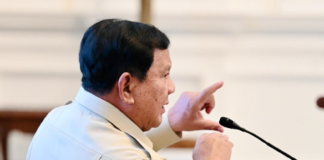 Presiden Prabowo Subianto melakukan video call dengan Rahmat Erwin Abdullah setelah lifter Indonesia tersebut meraih emas Asian Games 2026, Sabtu (26/9/2026).