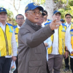 Dody Hanggodo meninjau kondisi irigasi di Desa Karangharja, Kecamatan Pebayuran, Kabupaten Bekasi, Sabtu (26/9/2026).