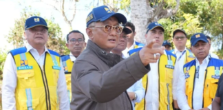 Dody Hanggodo meninjau kondisi irigasi di Desa Karangharja, Kecamatan Pebayuran, Kabupaten Bekasi, Sabtu (26/9/2026).