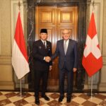 Temui Presiden Swiss, Menko AHY Dorong Investasi dan Transfer Teknologi Infrastruktur Menko AHY bertemu dengan Presiden Konfederasi Swiss Guy Parmelin di Federal Palace, Bern, Swiss
