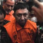 KPK menetapkan 8 tersangka dalam OTT ATR/BPN terkait dugaan suap HGB Summarecon. Simak daftar nama dari unsur pejabat, swasta dan politisi.