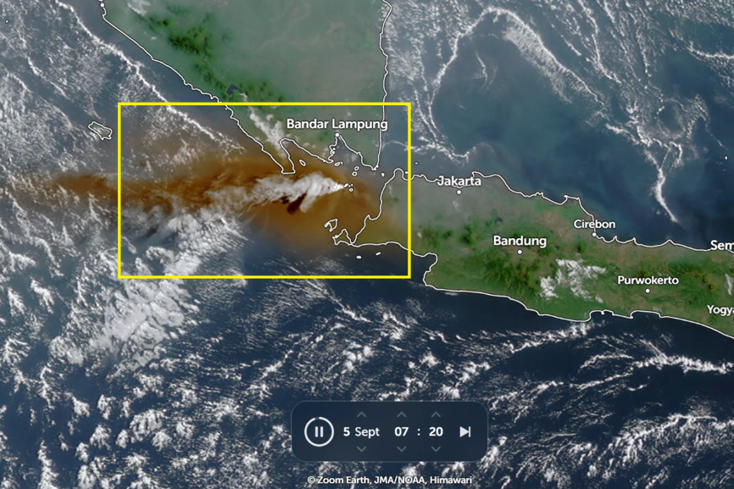 Citra Satelit Rekam Erupsi Anak Krakatau, Selat Sunda Berubah Warna