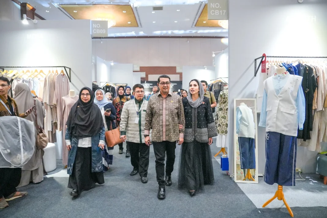 5 Brand Lokal Bawa Batik, Tenun, dan Fesyen Ramah Lingkungan ke Panggung Global