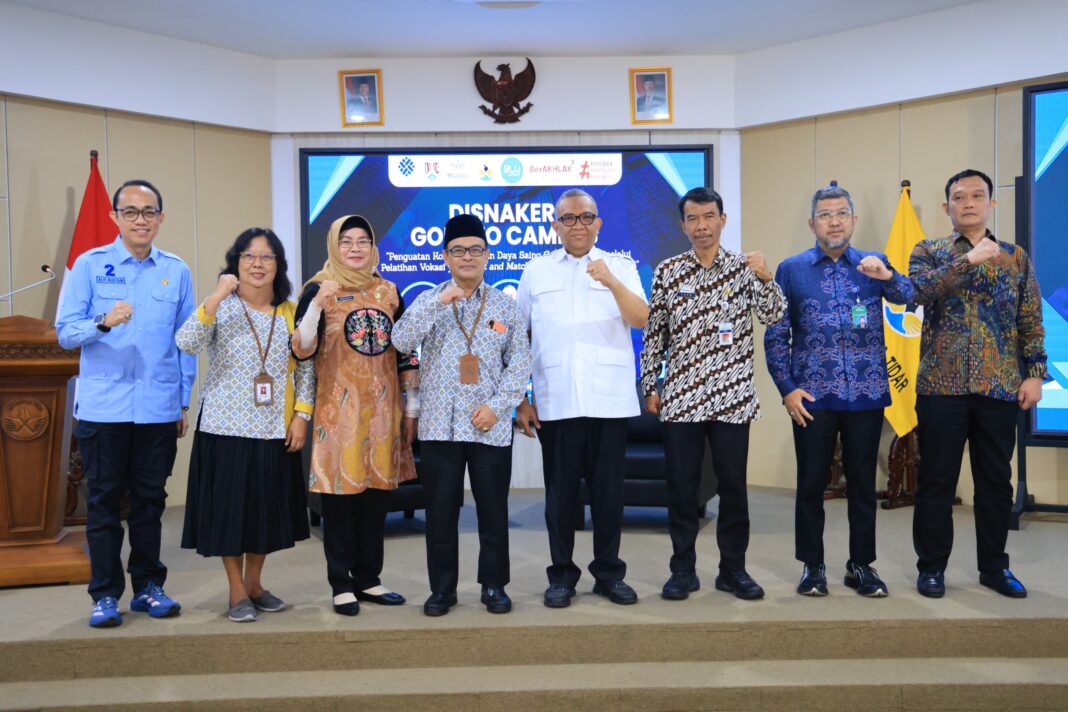 Wamenaker Afriansyah Noor Ingatkan Mahasiswa: IPK Tinggi Saja Tak Cukup untuk Bersaing di Dunia Kerja