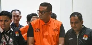 Terungkap! Dugaan Korupsi Bupati Klaten Hamenang: Utang Pilkada hingga Uang Rp934 Juta KPK mengungkap rangkaian dugaan korupsi yang menjerat Bupati Klaten Hamenang Wajar Ismoyo. Perkara mencakup dugaan suap audit BPK, penerimaan kontraktor, setoran instansi daerah, dan uang Rp934 juta yang ditemukan dalam tong biru.