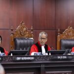 SIDANG IJAZAH GIBRAN - Sidang MK dengan agenda pembacaan hasil persidangan hakim Mahkamah Konstitusi dalam gugatan Ijazah Gibran Rakabuming Raka dalam Pilpres 2024 digelar di Gedung MK, Jakarta malam ini, Selasa (6/10/2026). Tonton di Link Live Streaming berikut. OFFICIAL INSTAGRAM MK RI/REPRO