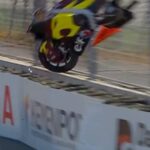 CRASH MOTOGP MANDALIKA - Sejumlah insiden crash atau kecelakaan terjadi di hari pertama MotoGP Mandalika 2026, Jumat (9/10/2026). Tergelincirnya pembalap Indonesia Mario Aji di Practice Moto2 hingga ringseknya motor Deniz Oncu usai menabrak pagar pembatas Sirkuit Mandalika. OFFICIAL INSTAGRAM MOTOGP/REPRO