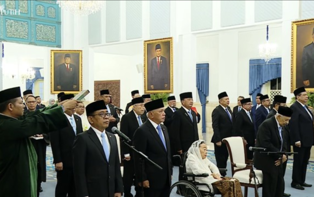 Presiden Prabowo Subianto memimpin pelantikan Ketua, Wakil Ketua, dan anggota Dewan Pertimbangan Presiden di Istana Negara, Jakarta, Jumat (2/10/2026).