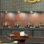 MK Sebut Tak Ada Bukti Ijazah Setara SMA Gibran, Ini Penjelasannya Mahkamah Konstitusi menyatakan tidak menemukan dokumen yang menunjukkan Gibran memiliki ijazah atau sertifikat sebagai bukti tamat pendidikan luar negeri setara SMA.