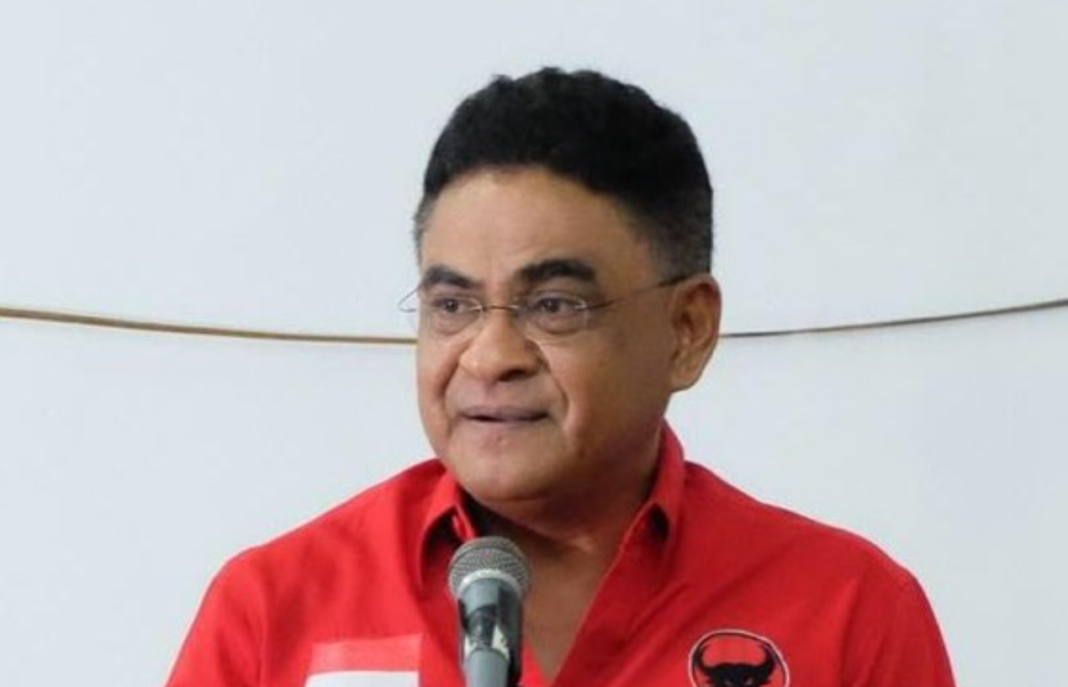 Ketua DPP PDIP Andreas Hugo Pareira menyarankan Gibran Rakabuming Raka mundur dari jabatan Wakil Presiden setelah putusan MK terkait syarat pendidikan.