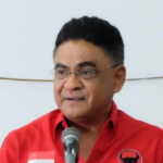Ketua DPP PDIP Andreas Hugo Pareira menyarankan Gibran Rakabuming Raka mundur dari jabatan Wakil Presiden setelah putusan MK terkait syarat pendidikan.