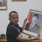 VIRAL! Kader PDIP dan Juga Wakil Ketua DPRD Sukabumi Turunkan Foto Gibran Wakil Ketua DPRD Kota Sukabumi Rojab Asy'ari menurunkan foto Gibran Rakabuming Raka dari ruang kerjanya.