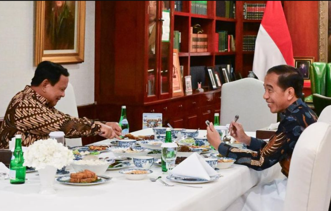 Pertemuan Jokowi dan Prabowo berlangsung sekitar dua jam dan membahas sejumlah topik.