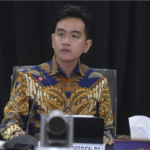 Mengapa Pasal ‘Gibran Banget’ di PKPU 19/2023 Dipersoalkan Doli Kurnia? 1. Wakil Presiden Gibran Rakabuming Raka yang pencalonannya pada Pilpres 2024 menjadi konteks perdebatan mengenai Pasal 18 ayat (3) PKPU Nomor 19 Tahun 2023.