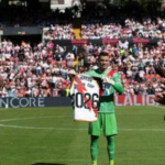 Kiper Timnas Indonesia, Emil Audero Mulyadi, menerima penghormatan guard of honour dari Rayo Vallecano sebelum menghadapi Athletic Bilbao di Liga Spanyol, Sabtu (10/10/2026).
