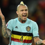 VIRAL! Radja Nainggolan Menyesal Tak Bela Timnas Indonesia, Apa Alasannya? Mantan pemain tim nasional Belgia, Radja Nainggolan, mengungkapkan penyesalannya karena tidak membela Timnas Indonesia. Pengalamannya bersama Bhayangkara FC mengubah pandangannya terhadap sepak bola dan kehidupan masyarakat Indonesia.
