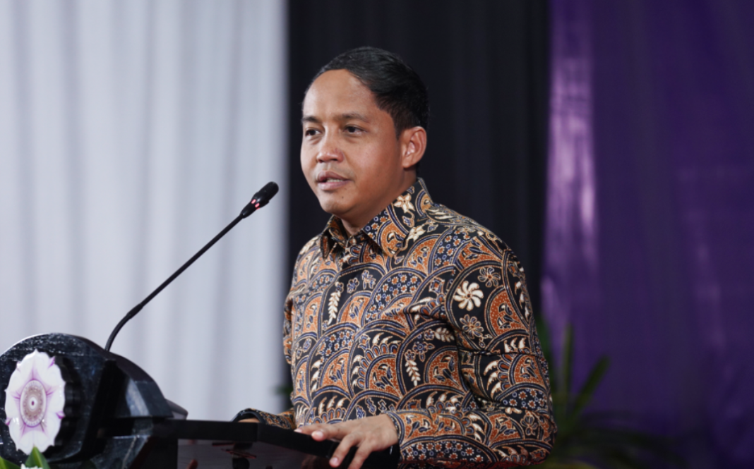 Survei Celios dan Kabinet Bayangan menempatkan Bahlil Lahadalia, Natalius Pigai, Raja Juli Antoni, dan Nusron Wahid dalam daftar menteri dengan skor rendah. Hasil survei melibatkan responden ahli dan masyarakat umum.
