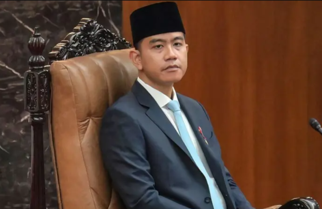 Aliansi masyarakat sipil mendorong hak angket Gibran melalui DPR. Simak tuntutan Ray Rangkuti dan mekanisme konstitusional pemakzulan wakil presiden.