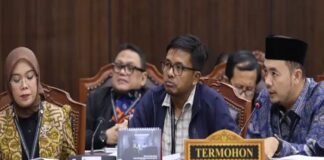 Gugatan Denny Indrayana Cs ke MK mempersoalkan syarat pendidikan Gibran sebagai cawapres 2024. Apa saja petitum yang diminta pemohon?