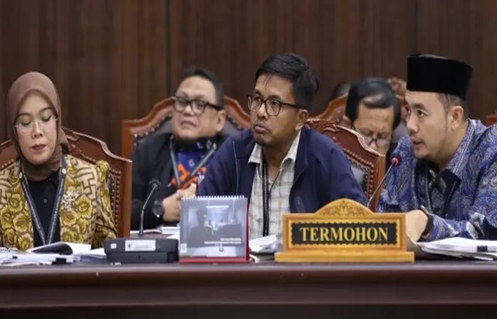 Gugatan Denny Indrayana Cs ke MK mempersoalkan syarat pendidikan Gibran sebagai cawapres 2024. Apa saja petitum yang diminta pemohon?