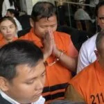 KPK menetapkan lima tersangka dalam kasus dugaan korupsi pengadaan barang dan jasa yang menggunakan dana siap pakai BNPB.
