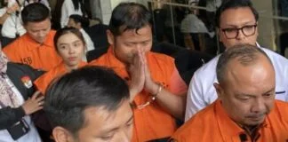KPK Ungkap Dugaan Korupsi Dana Bencana di BNPB, Bagaimana Modusnya? KPK menetapkan lima tersangka dalam kasus dugaan korupsi pengadaan barang dan jasa yang menggunakan dana siap pakai BNPB.