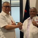 Karena Jokowi, Eks Ketua DPW NasDem Papua Barat Daya Petrus Kasihiw Pindah ke PSI Mantan Ketua DPW NasDem Petrus Kasihiw meninggalkan partai lamanya dan melanjutkan perjalanan politik bersama PSI.