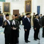 Presiden Prabowo Subianto melantik sembilan pejabat baru dalam reshuffle Kabinet Merah Putih di Istana Kepresidenan, Jakarta, 15 Oktober 2026.