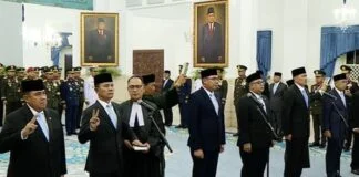 Presiden Prabowo Subianto melantik sembilan pejabat baru dalam reshuffle Kabinet Merah Putih di Istana Kepresidenan, Jakarta, 15 Oktober 2026.