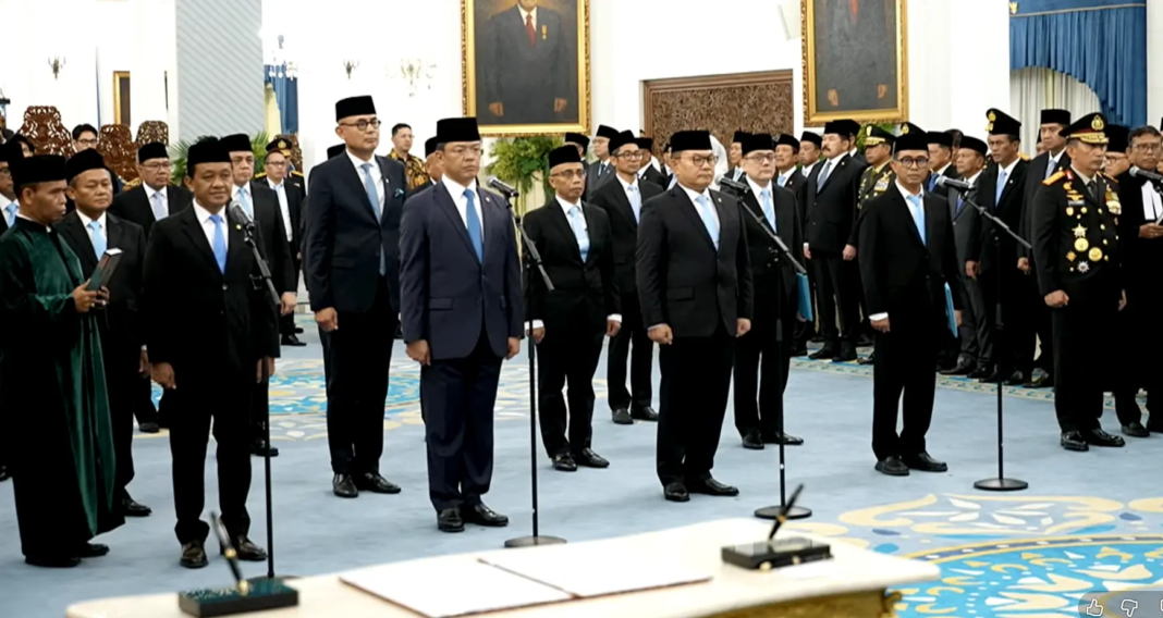 Presiden Prabowo Subianto melantik sejumlah menteri dan pejabat baru dalam perombakan Kabinet Merah Putih di Istana Kepresidenan Jakarta, Kamis (1/10/2026).