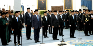 Presiden Prabowo Subianto melantik sejumlah menteri dan pejabat baru dalam perombakan Kabinet Merah Putih di Istana Kepresidenan Jakarta, Kamis (1/10/2026).